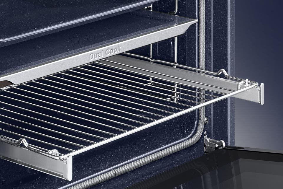 Zdjęcie pokazuje ruszt zamontowany na prowadnicach teleskopowych. Zdjęcie pokazuje ruszt zamontowany na prowadnicach teleskopowych.