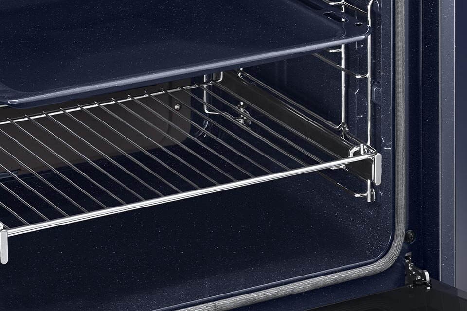 Zbliżenie na prowadnice teleskopowe, w których umieszczono ruszt