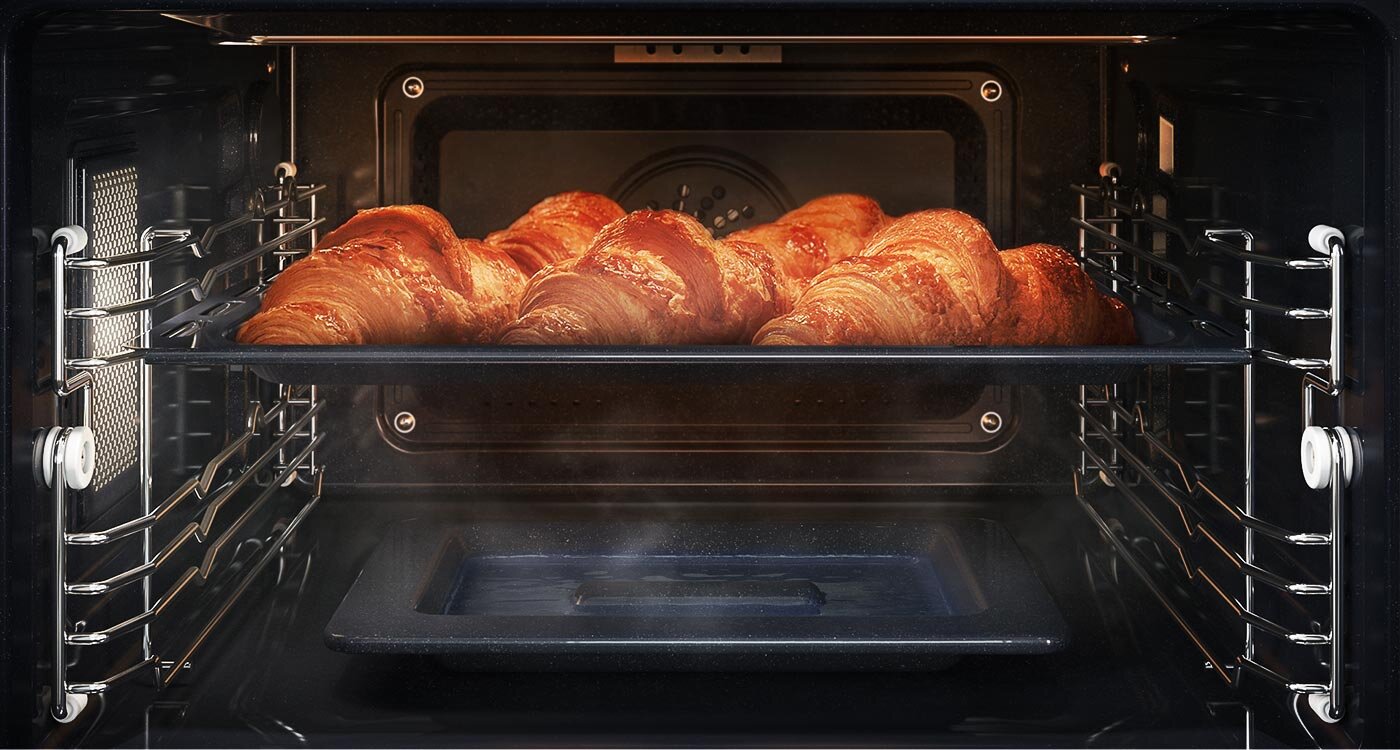 Francuskie rogaliki pieczone ze wspomaganiem pary w piekarniku kompaktowym NQ5B5763DBS Francuskie rogaliki pieczone ze wspomaganiem pary w piekarniku kompaktowym NQ5B5763DBS