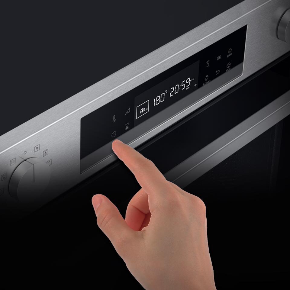 Stylowy panel dotykowy piekarnika kompaktowego, który jest dostępny w sklepach Media Expert Stylowy panel dotykowy piekarnika kompaktowego, który jest dostępny w sklepach Media Expert
