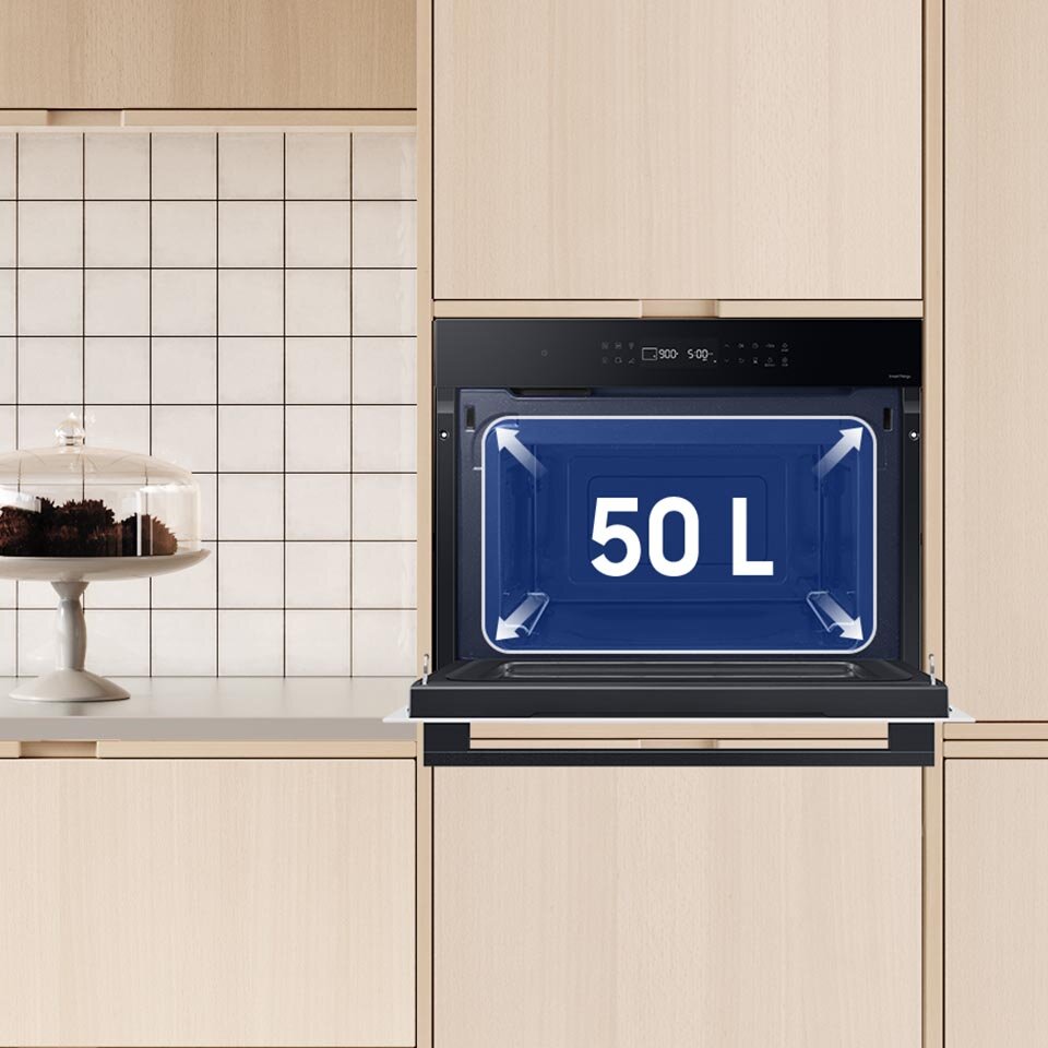 50 литров – именно столько места имеется внутри встраиваемой микроволновой печи Samsung.