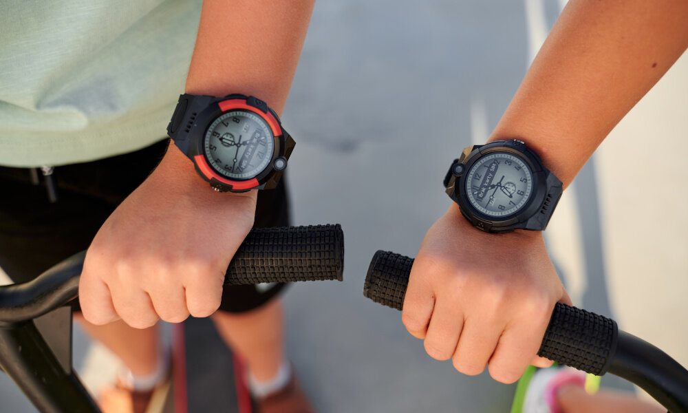 Smartwatch GARETT Kids Cloud 4G ekran bateria czujniki zdrowie sport pasek ładowanie pojemność rozdzielczość łączność sterowanie krew puls rozmowy smartfon aplikacja