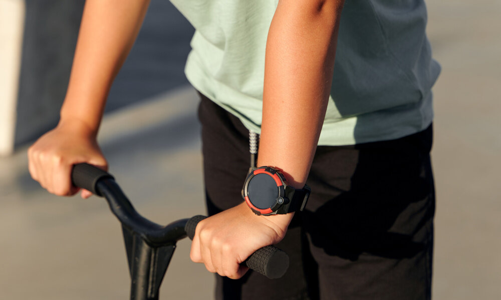Smartwatch GARETT Kids Cloud 4G ekran bateria czujniki zdrowie sport pasek ładowanie pojemność rozdzielczość łączność sterowanie krew puls rozmowy smartfon aplikacja
