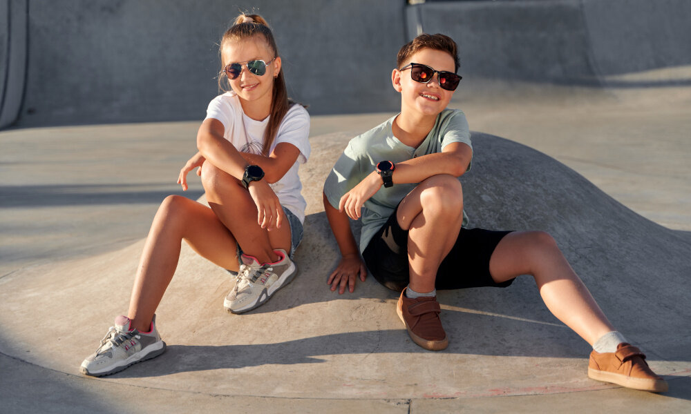 Smartwatch GARETT Kids Cloud 4G ekran bateria czujniki zdrowie sport pasek ładowanie pojemność rozdzielczość łączność sterowanie krew puls rozmowy smartfon aplikacja