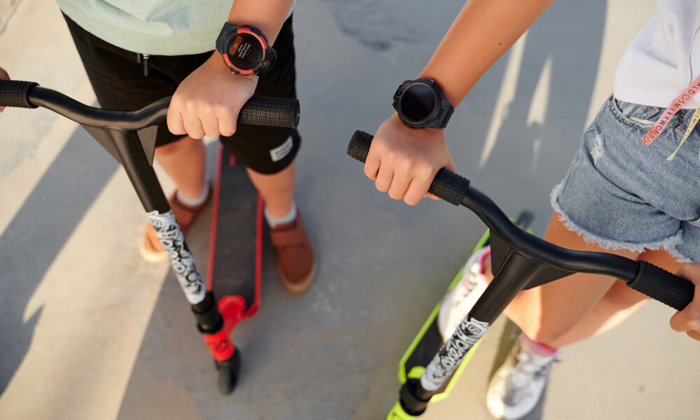 Smartwatch GARETT Kids Cloud 4G ekran bateria czujniki zdrowie sport pasek ładowanie pojemność rozdzielczość łączność sterowanie krew puls rozmowy smartfon aplikacja