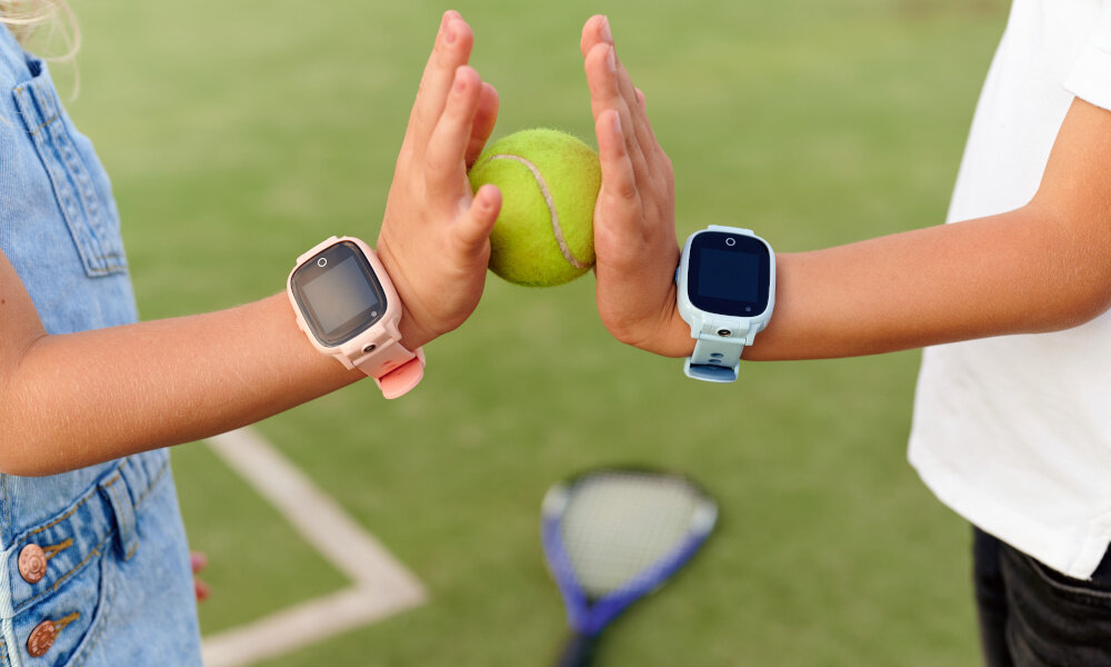 Smartwatch GARETT Kids Twin 4G ekran bateria czujniki zdrowie sport pasek ładowanie pojemność rozdzielczość łączność sterowanie krew puls rozmowy smartfon aplikacja
