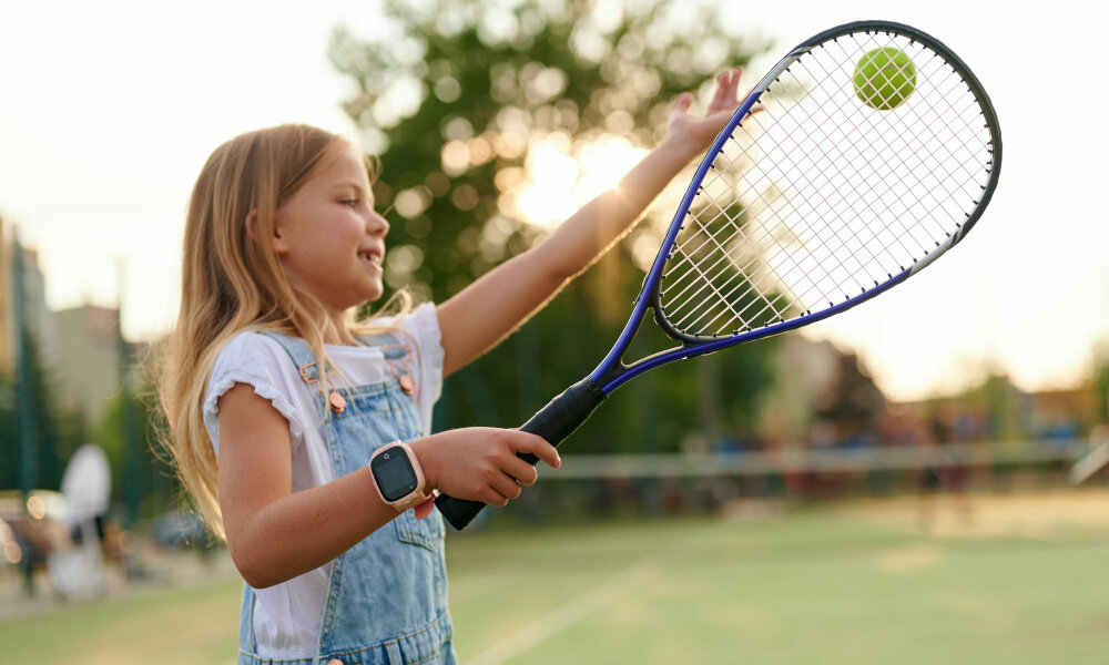 Smartwatch GARETT Kids Twin 4G ekran bateria czujniki zdrowie sport pasek ładowanie pojemność rozdzielczość łączność sterowanie krew puls rozmowy smartfon aplikacja