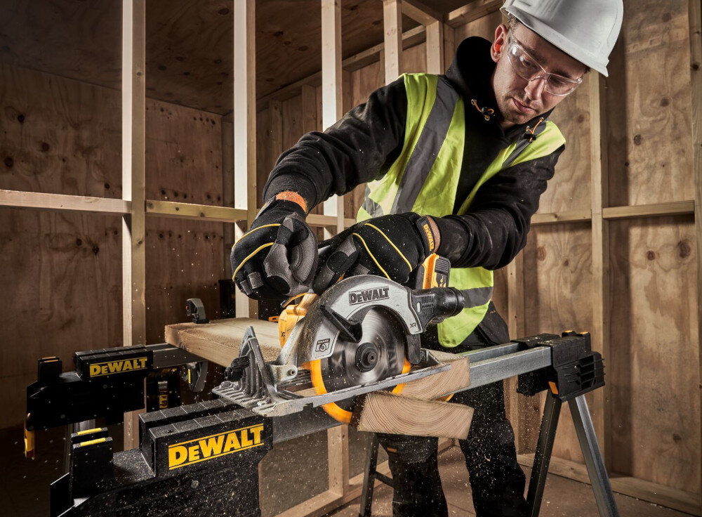 Pilarka tarczowa DEWALT DCS565NT blokada wyłącznika elektroniczny hamulec silnika