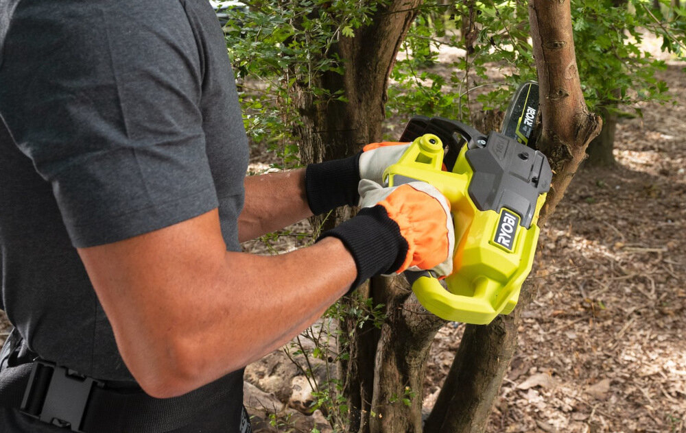 Piła akumulaltorowa RYOBI RY18CS20A-0 prowadnica dlugosc 20 cm lancuch z podzialka 9,53 mm duza ilosc zebow napiany przy uzyciu narzedzi dlugotrwale uzytkowanie
