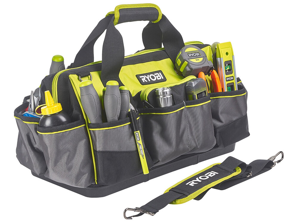 Torba narzędziowa RYOBI RSSMTB1 torba na białym tle widoczna od przodu pod skosem przed torbą leży pasek na ramię bezpieczne przechowywanie i transport przestronna konstrukcja ułatwia utrzymanie porządku