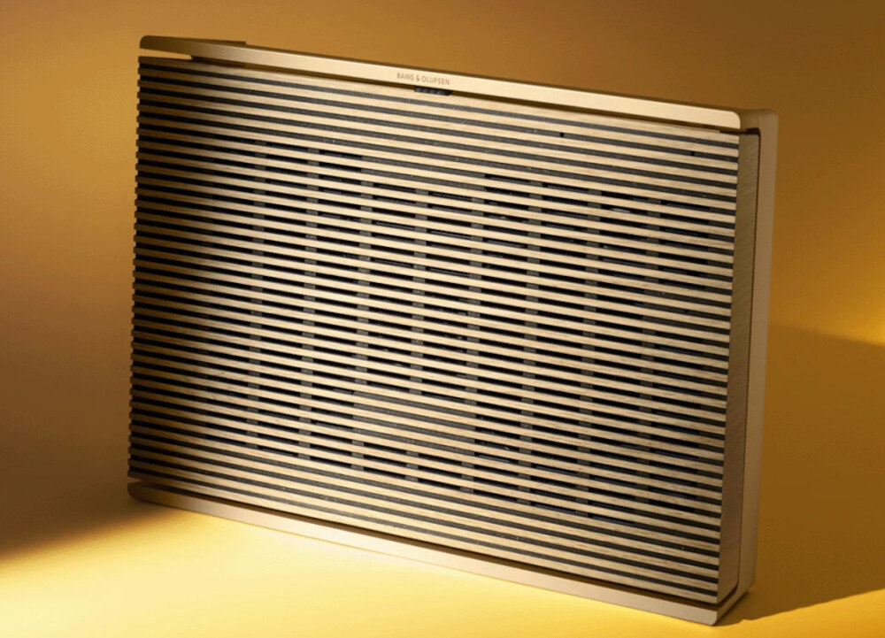 Głośnik multiroom BANG & OLUFSEN Beosound Level Złoty dźwięk wysoka jakość brzmienie łączność połączenie ładowanie wizualne aplikacja