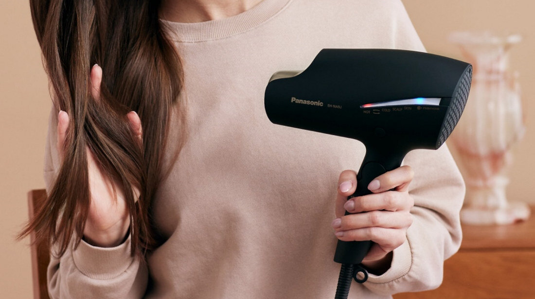 Suszarka PANASONIC EH-NA9J-N825 1800W ergonomiczna konstrukcja stylizacje Dysza szybkiego suszenia Dyfuzor efekty modelowanie loki fale Dysza do stylizacji precyzja układanie włosy
