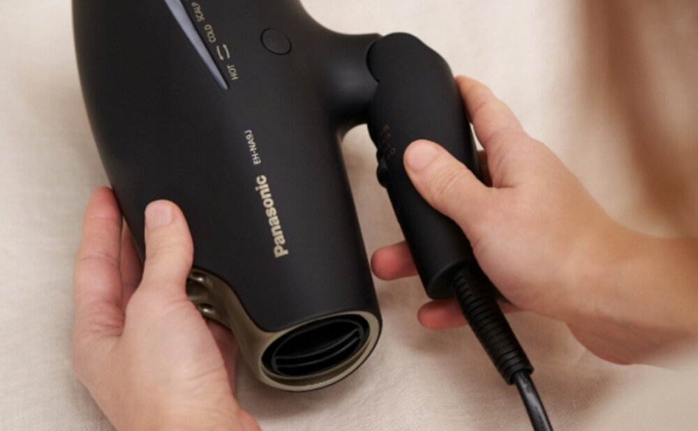 Suszarka PANASONIC EH-NA9J-N825 1800W Wygodne użytkowanie składany uchwyt ułatwienie przechowywanie