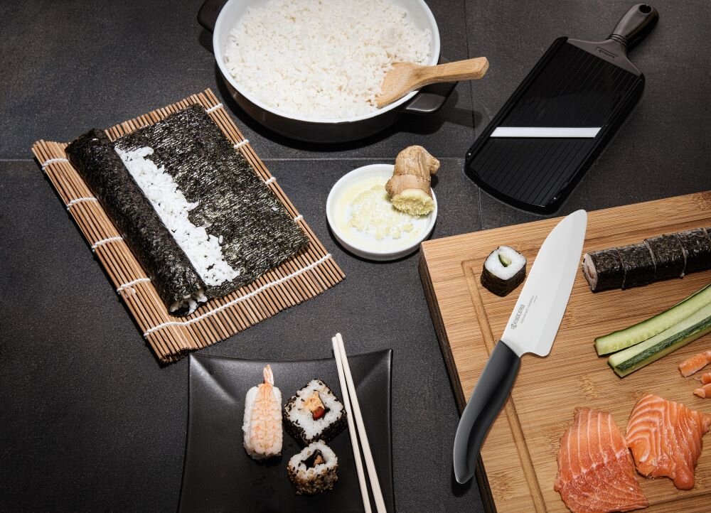 Krajalnica do warzyw KYOCERA ALE120027 dwie szatkownice ostrze zwykłe i julienne ceramika cyrkonowa precyzyjne szybkie krojenie ceramiczny materiał odporność na rdzewienie i zmiany wywołane kwasami z owoców do codziennego użytku w kuchni 