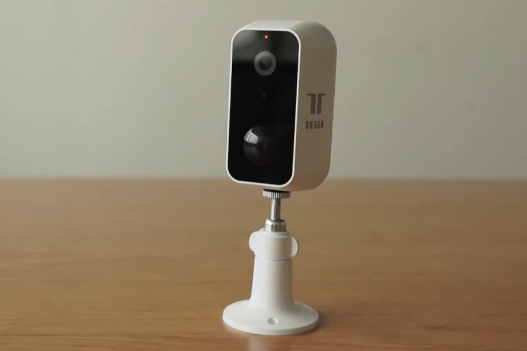 Kamera TESLA Smart Camera PIR Battery (2022) bezpieczeństwo montaż prostota wyposażenie intuicja pomoc komunikacja zasilanie rozdzielczość