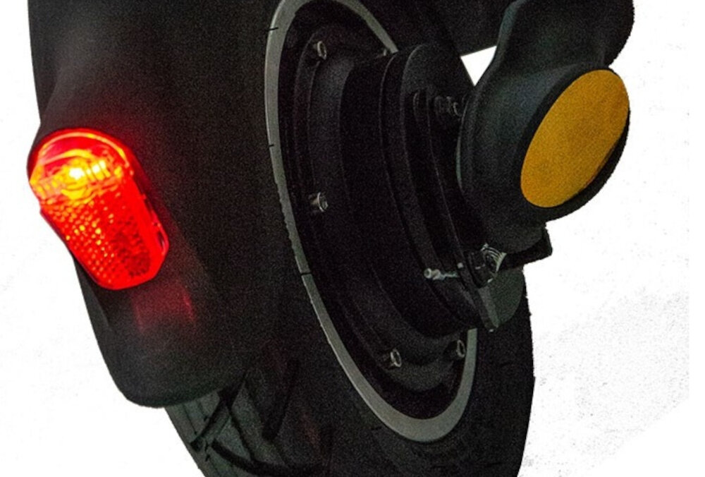 Hulajnoga elektryczna PB DES02 Czarno-srebrny oświetlenie błotniki tył przód
