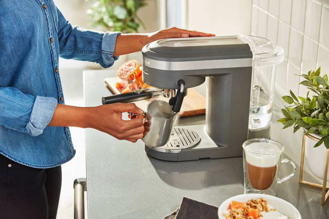 Ekspres KITCHENAID 5KES6403EDG dysza pary mizliwosci przygotowywanie