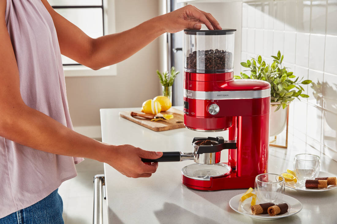 Mlynek do kawy KITCHENAID 5KCG8433EER Czerwony wbudowany regulowany uchwyt na kolbe