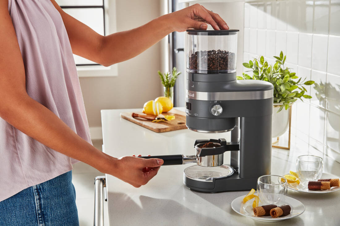 Mlynek do kawy KITCHENAID 5KCG8433EDG Antracyt wbudowany regulowany uchwyt na kolbe