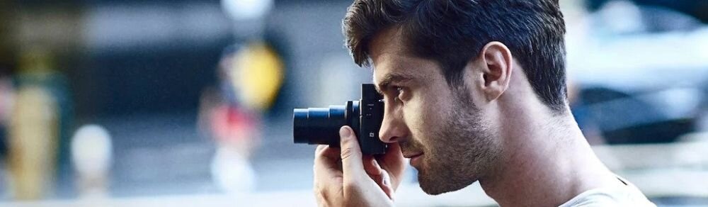 Aparat SONY DSC-RX100  zdjęcia obiektyw ekran wizjer ogniskowa przysłona migawka obudowa bateria zasilanie filmy nagrywanie rozdzielczość matryca rozmiar przekątna tryby iso montaż lampa światło przyciski sterowanie menu kontrast jasność balans bieli filtry cmos karta pliki format zapis seria