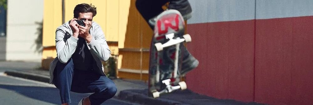 Aparat SONY DSC-RX100  zdjęcia obiektyw ekran wizjer ogniskowa przysłona migawka obudowa bateria zasilanie filmy nagrywanie rozdzielczość matryca rozmiar przekątna tryby iso montaż lampa światło przyciski sterowanie menu kontrast jasność balans bieli filtry cmos karta pliki format zapis seria