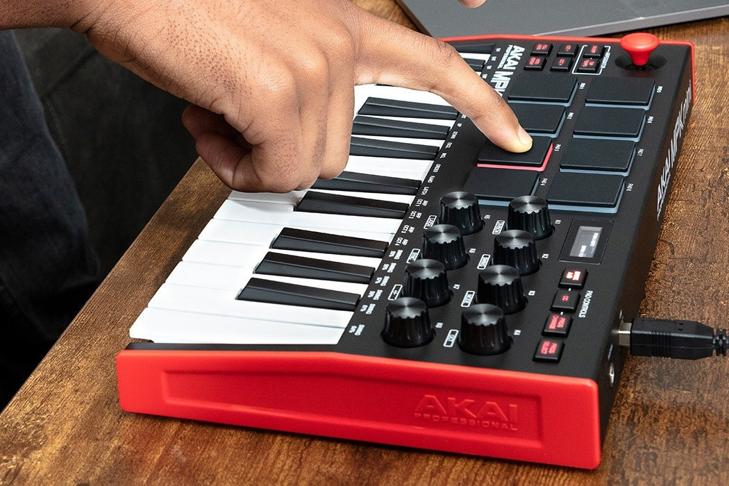 Klawiatura sterująca AKAI MPK Mini MK3 zabawa subskrybcja produkcja klawisze sample pokrętło joystick