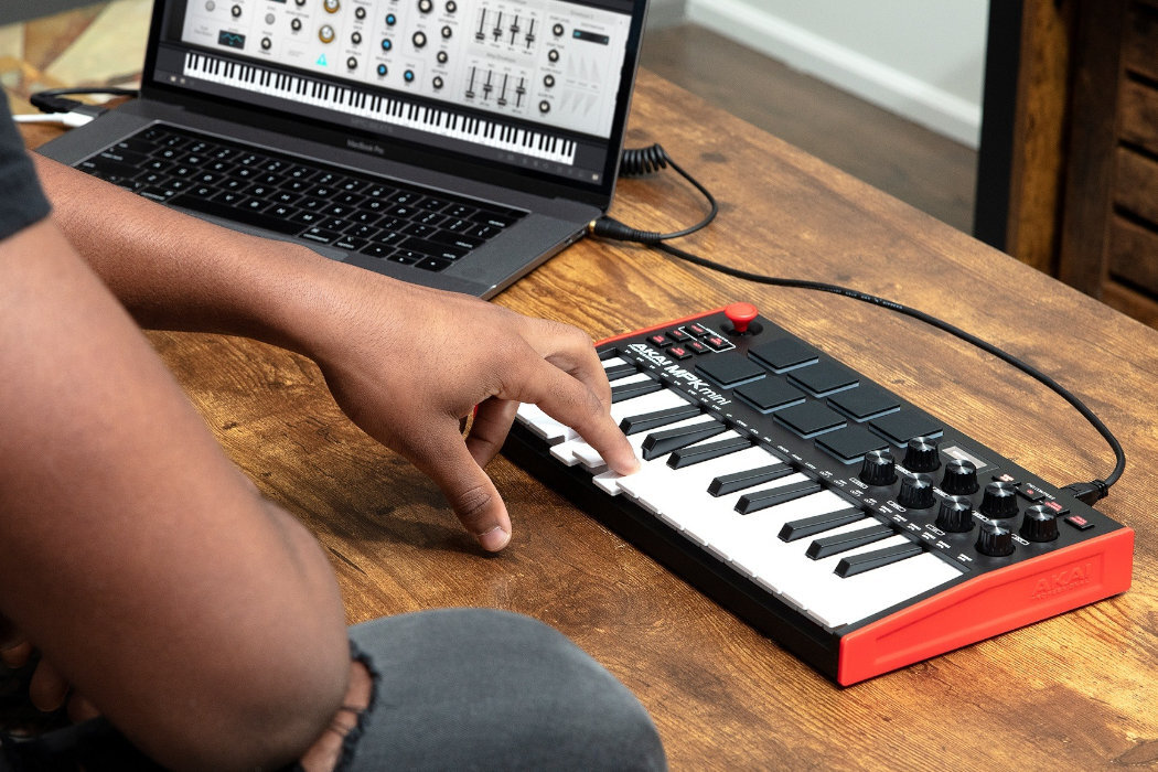 Klawiatura sterująca AKAI MPK Mini MK3 zabawa subskrybcja produkcja klawisze sample pokrętło joystick