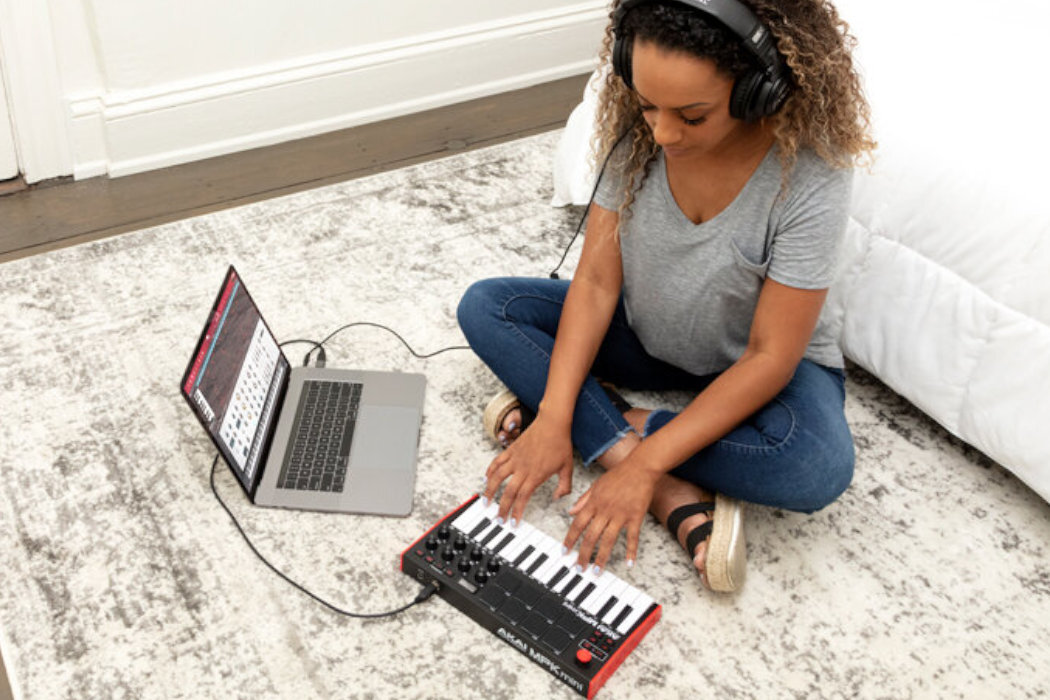 Klawiatura sterująca AKAI MPK Mini MK3 zabawa subskrybcja produkcja klawisze sample pokrętło joystick