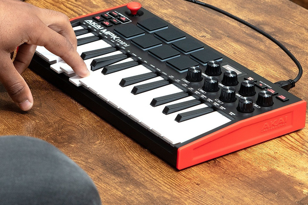 Klawiatura sterująca AKAI MPK Mini MK3 zabawa subskrybcja produkcja klawisze sample pokrętło joystick