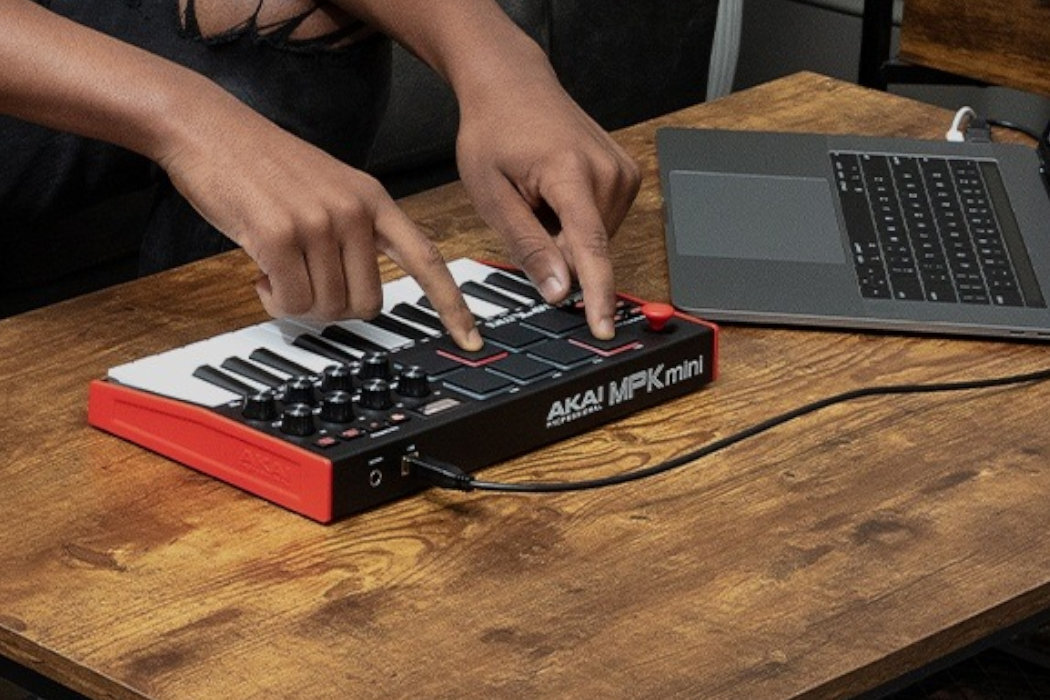 Klawiatura sterująca AKAI MPK Mini MK3 zabawa subskrybcja produkcja klawisze sample pokrętło joystick