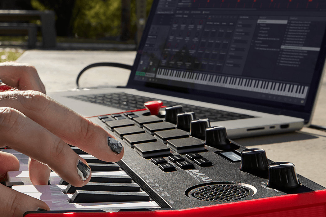 Klawiatura sterująca AKAI MPK Mini Play MK3 zabawa subskrybcja produkcja klawisze sample pokrętło joystick