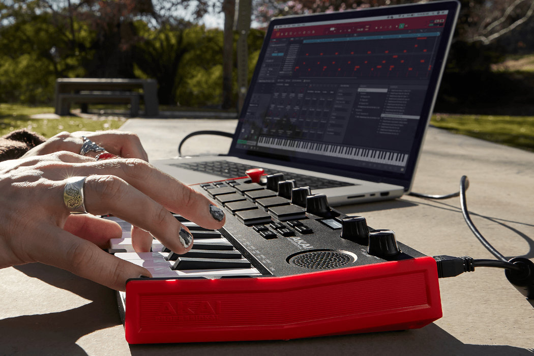 Klawiatura sterująca AKAI MPK Mini Play MK3 zabawa subskrybcja produkcja klawisze sample pokrętło joystick