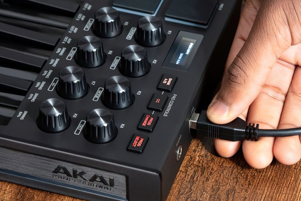 Klawiatura sterująca AKAI MPK Mini MK3 zabawa subskrybcja produkcja klawisze sample pokrętło joystick