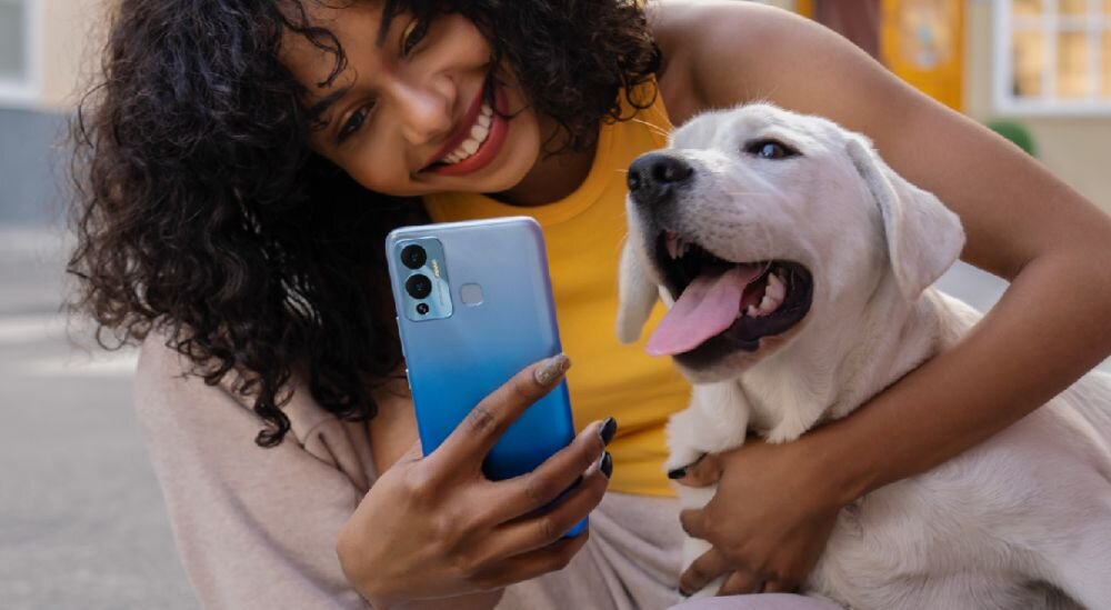 Smartfon INFINIX Hot 12 Play  ekran bateria aparat procesor ram pamięć pojemność rozdzielczość zdjęcia filmy opis dane cechy blokady system łączność wifi bluetooth obudowa szkło odporność porty muzyka transfer sieć przekątna matryca waga czujniki