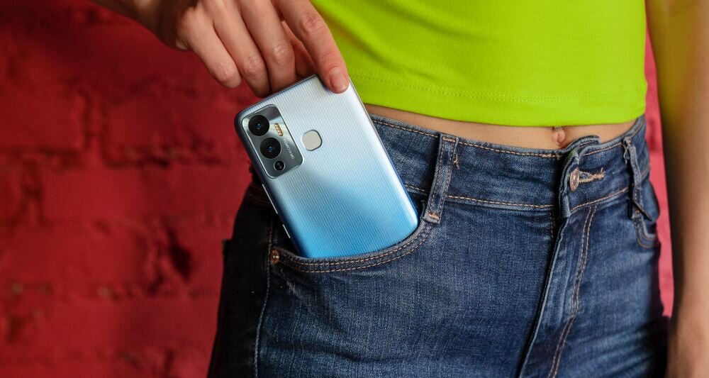 Smartfon INFINIX Hot 12 Play  ekran bateria aparat procesor ram pamięć pojemność rozdzielczość zdjęcia filmy opis dane cechy blokady system łączność wifi bluetooth obudowa szkło odporność porty muzyka transfer sieć przekątna matryca waga czujniki