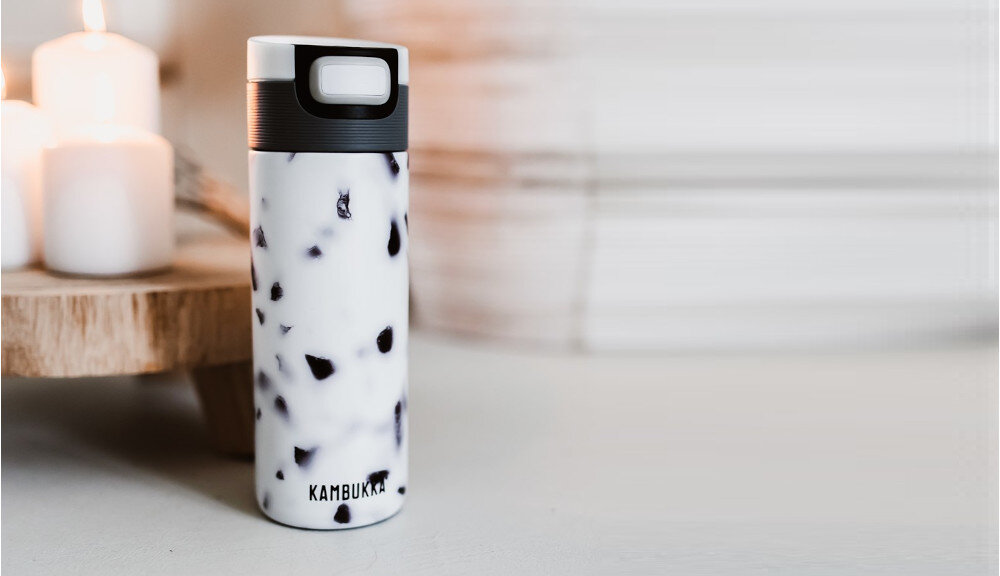 Kubek termiczny KAMBUKKA Etna Granatowy utrzymanie temperatury izolacja próżniowa zimne ciepłe napoje nakrętka 3 w 1 wygoda bezpieczeństwo zmiana nakrętek personalizacja MIX & MATCH bez szkodliwego BPA bezpieczny dla zdrowia 