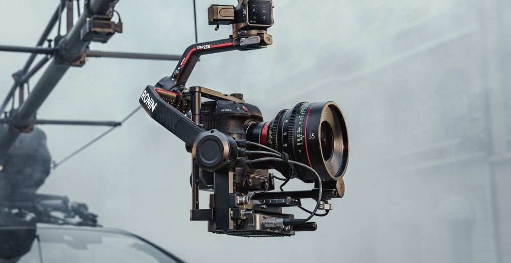 Gimbal DJI RS 3 Pro fotografia stabilizacja nagrywanie żyroskop uchwyt zasilanie ładowanie bateria tryby przyciski złącza porty kompatybilność udźwig wykonanie pojemność