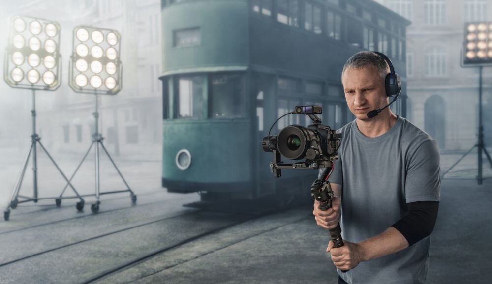 Gimbal DJI RS 3 Pro fotografia stabilizacja nagrywanie żyroskop uchwyt zasilanie ładowanie bateria tryby przyciski złącza porty kompatybilność udźwig wykonanie pojemność