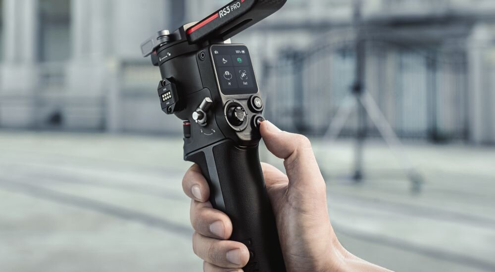Gimbal DJI RS 3 Pro fotografia stabilizacja nagrywanie żyroskop uchwyt zasilanie ładowanie bateria tryby przyciski złącza porty kompatybilność udźwig wykonanie pojemność