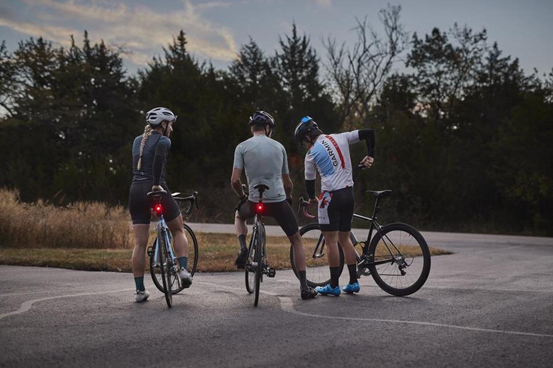 zdjęcie lifestyle radaru rowerowego z kamerą