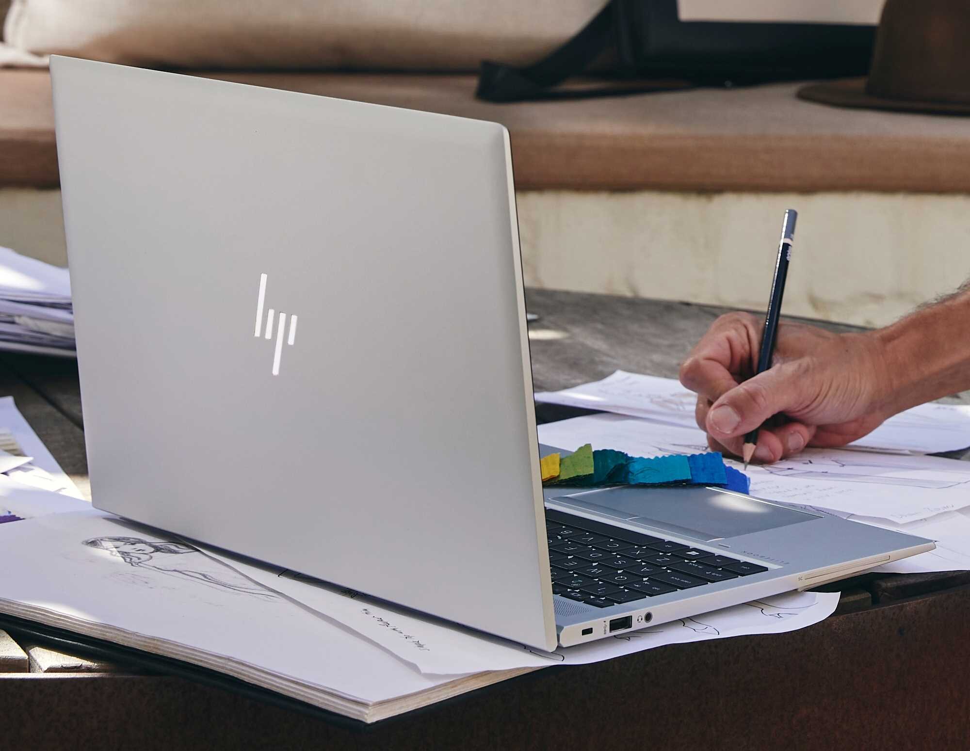 Laptop HP EliteBook 850 G8 - HP Wolf Security  