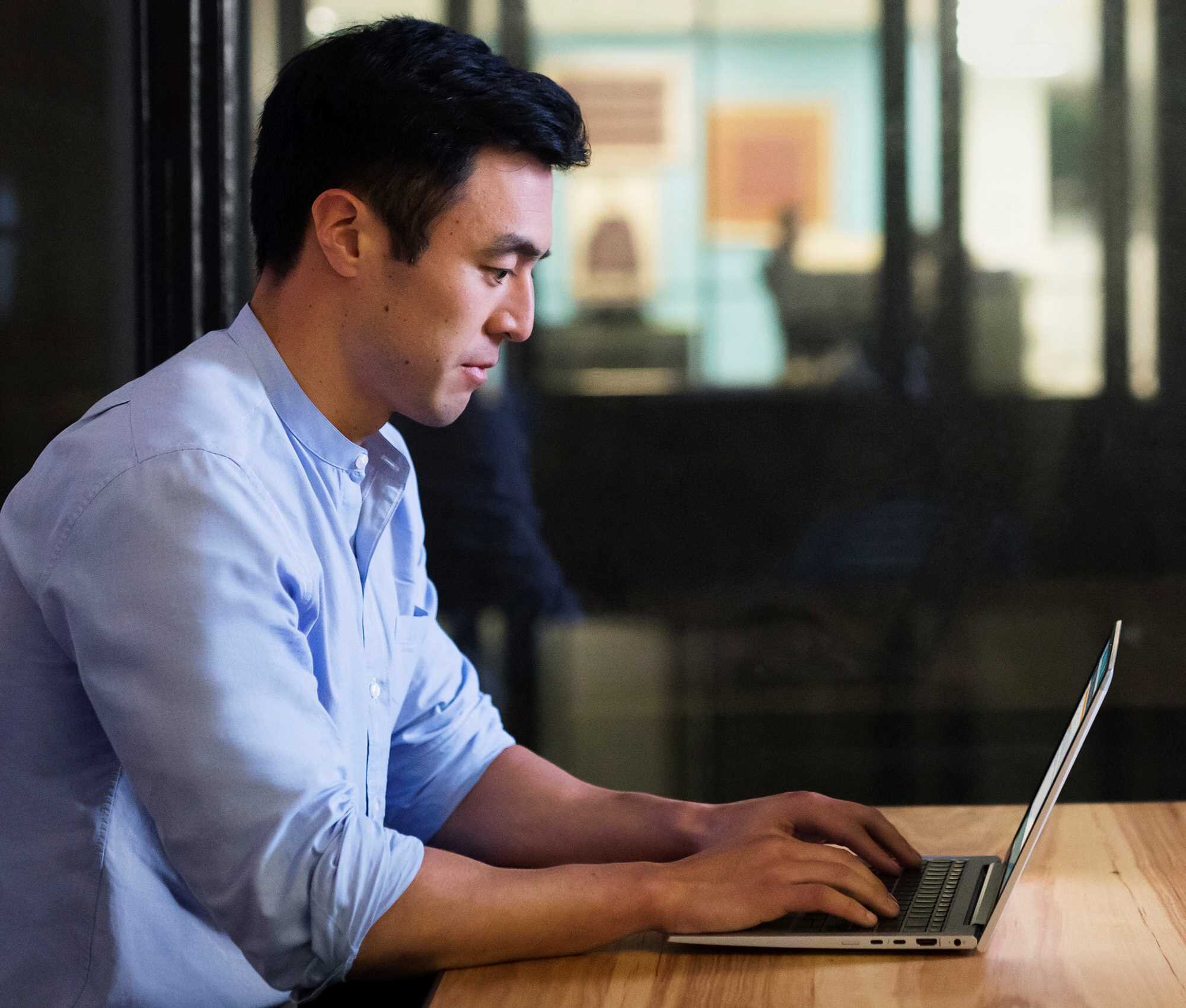 Laptop HP EliteBook 840 G8 - HP Privacy Camera