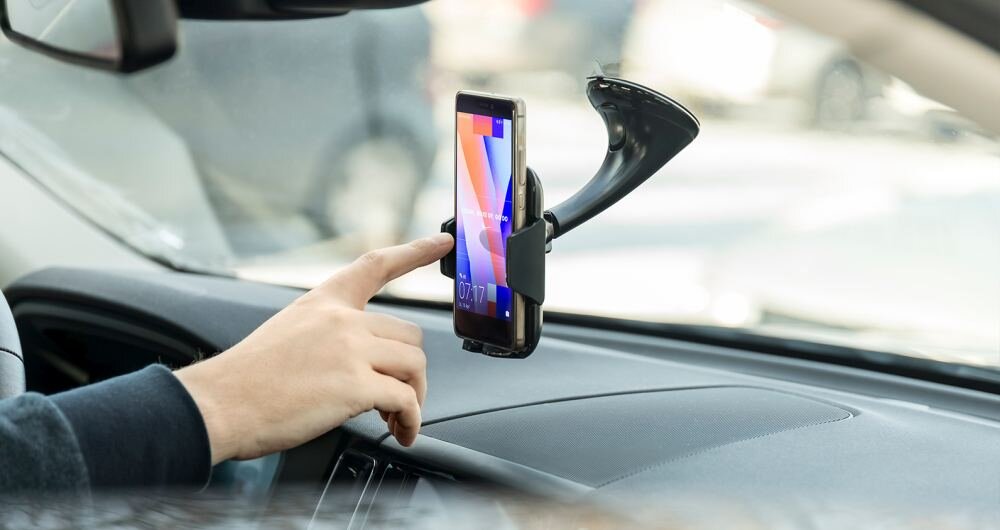 Uchwyt na telefon FOREVER U-17 10W Czarny model telefon samochód