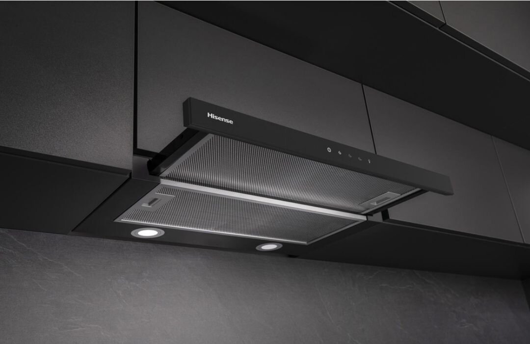 OKAP HISENSE MH6TL4TB Wysuwany okap Hisense z oświetleniem LED i filtrem przeciwtłuszczowym. Konstrukcja zwiększa powierzchnię pochłaniania podczas pracy