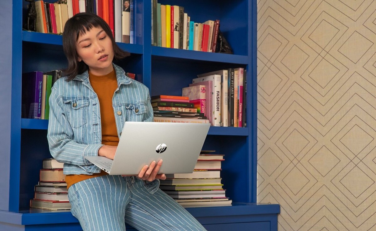 Laptop HP Pavilion 14 Wyświetlacz FHD z technologią IPS