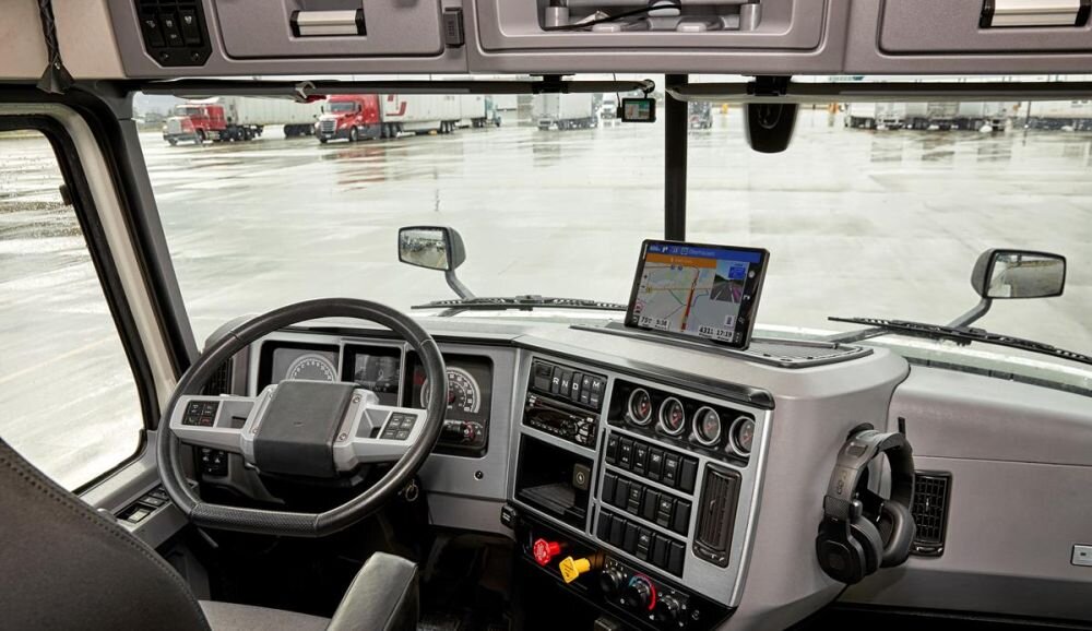 Nawigacja GARMIN Dezl LGV610 MT-D Europa mapa trasa przejazd prędkość aktualizacja zasilanie ekran przekątna montaż uchwyt łączność samochód zdjęcie z informacjami z navigacji