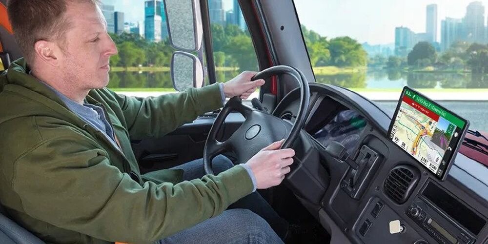 Kamera cofania GARMIN BC50 obiektyw rozdzielczość nagrywanie kąt zapis sensor czujnik montaż wymiary ładowanie zasilanie auto samochód rejestrowanie karta pamięć pojemność ładowarka obraz zdjęcia filmy aplikacja sterowanie