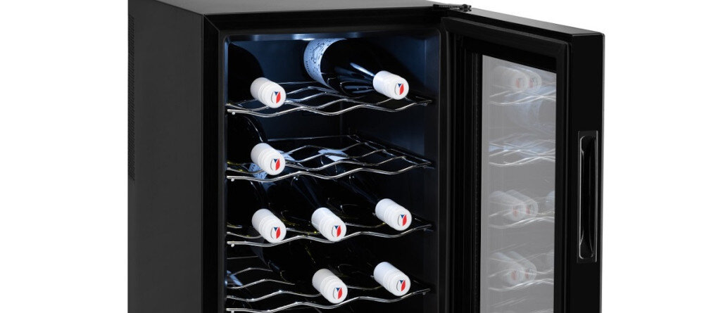 Chłodziarka do wina HYUNDAI IN18G wnętrze oświetlenie