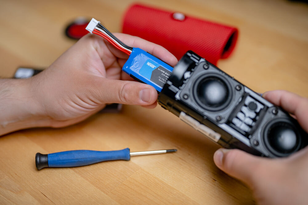 Akumulator NEWELL 6000 mAh do JBL Charge 3 MY-JML330SL instrukcja montażu