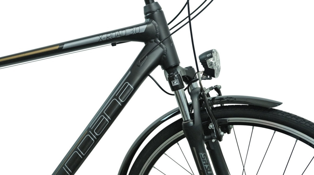Rower trekkingowy INDIANA X-Road 3.0 oswietl droge lampami